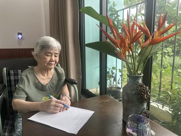 ĐI QUA NĂM THÁNG BẰNG NHỮNG VẦN THƠ